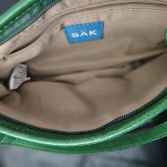 The Sak Green 100% Pebbled Leather East West Small Boho Shoulder Bag Purse Bag - Picture 9 of 15